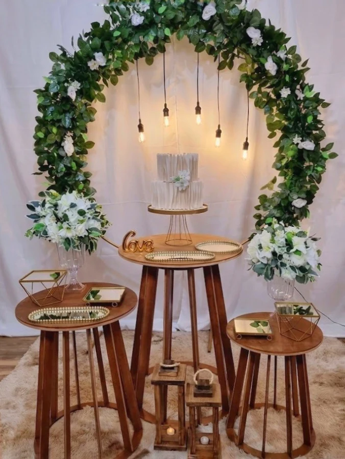 Decoração para Casamento Arco Rústico Branco com Cortina de Luzes em Belo Horizonte - W&N Decor Festas