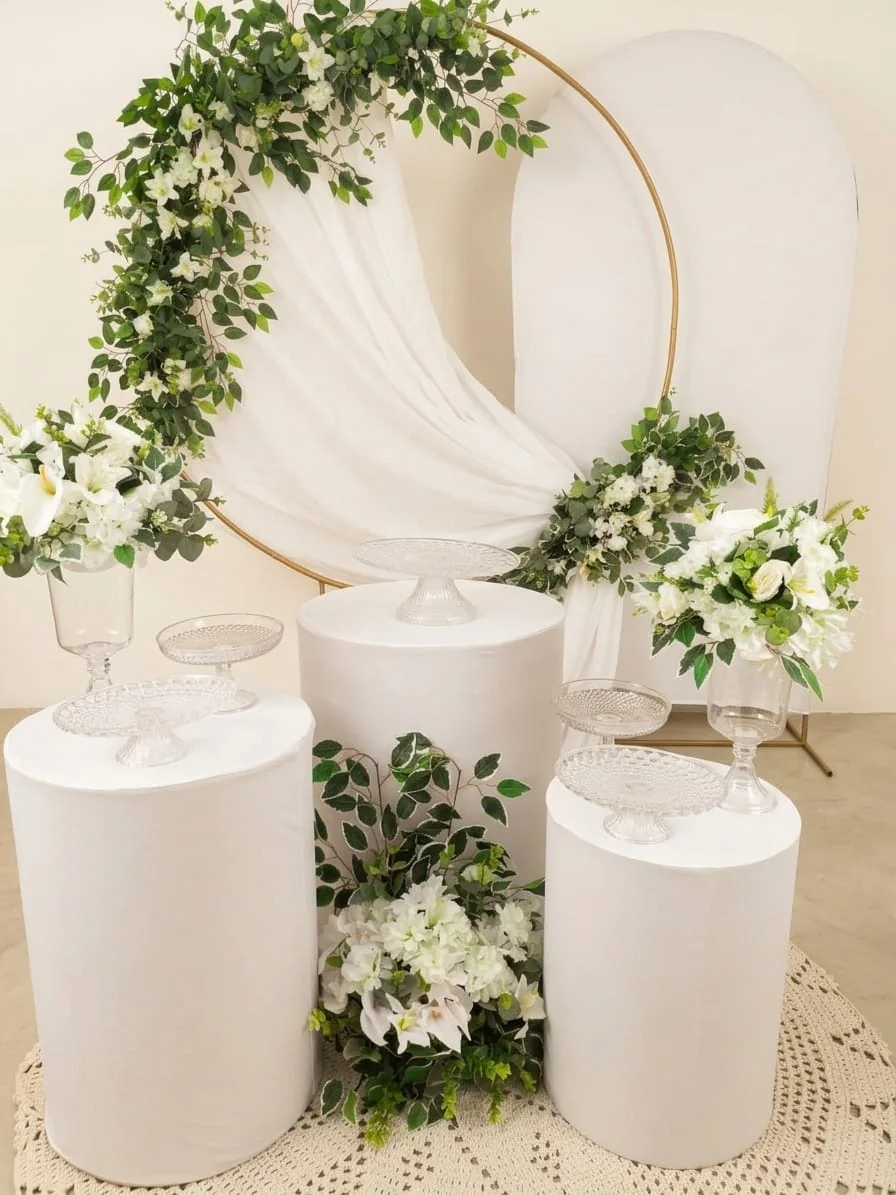 Decoração de Casamento Branco com Voal e Mesas Cilindro em BH - W&N Decor Festas
