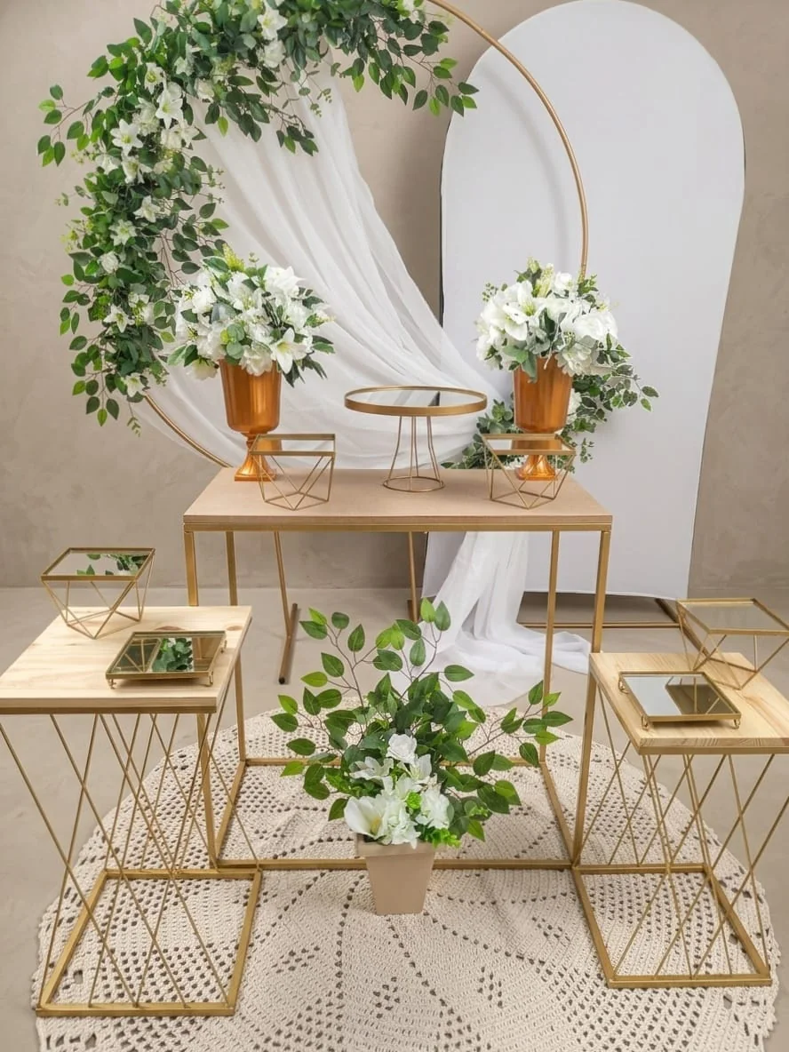 Decoração de Casamento Branco e Dourado com Painel Romano em BH - W&N Decor Festas