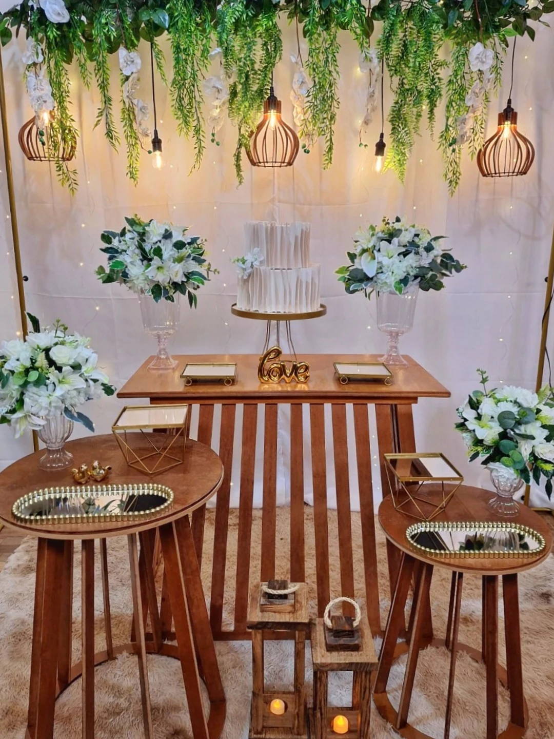 Decoração para Casamento Pendente Rústico Branco com Lustres e Lâmpadas em Belo Horizonte - W&N Decor Festas
