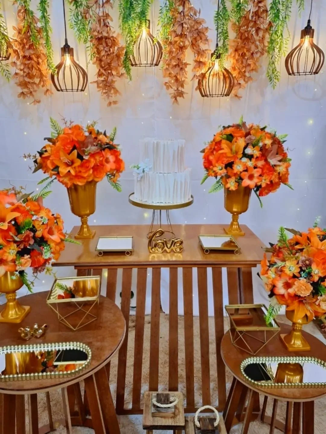 Montagem Casamento Pendente Rústico Laranja com Lustres e LED em Belo Horizonte - W&N Decor Festas
