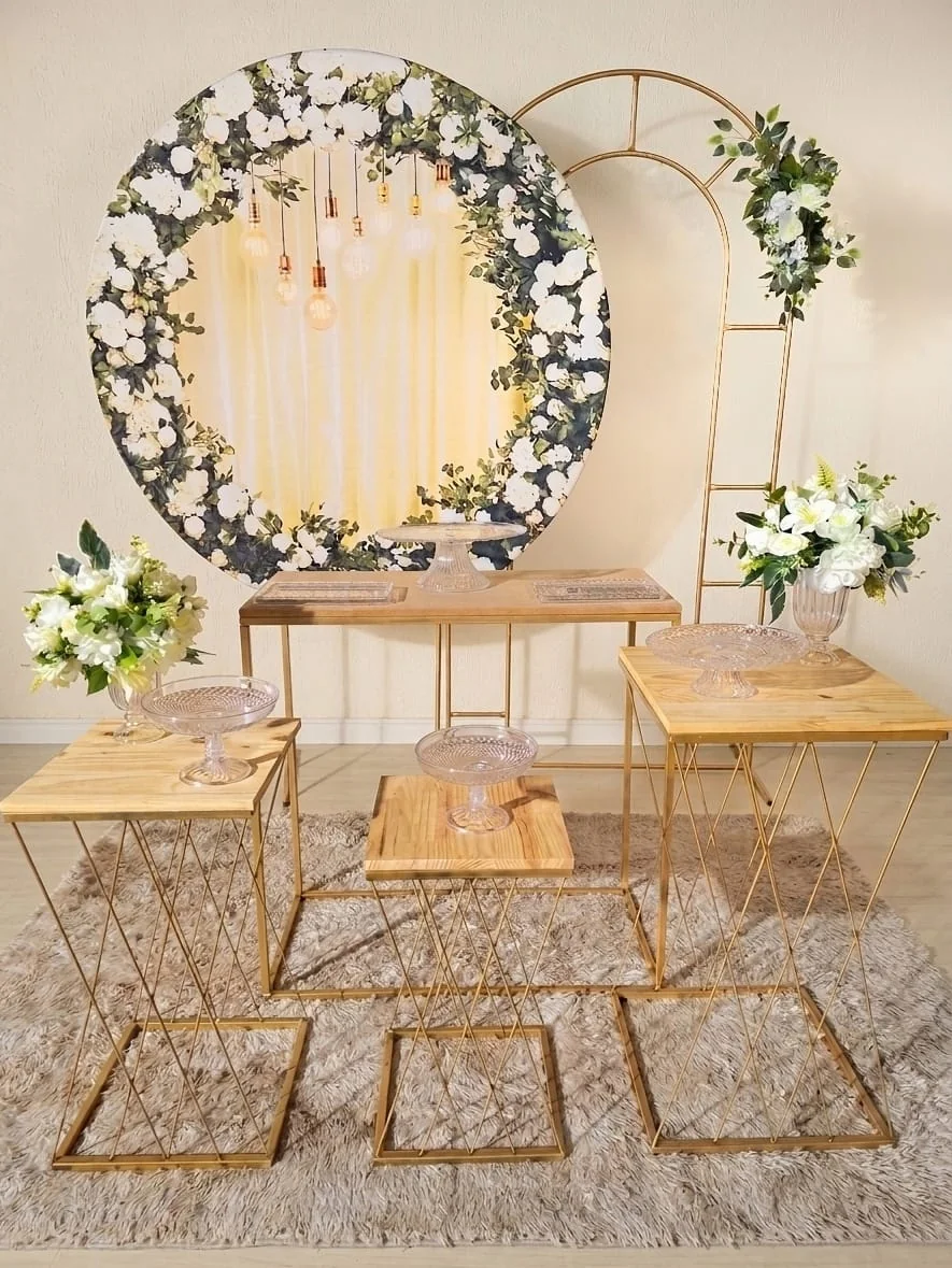 Decoração Casamento Verde e Dourado com Painel Janela em BH - W&N Decor Festas